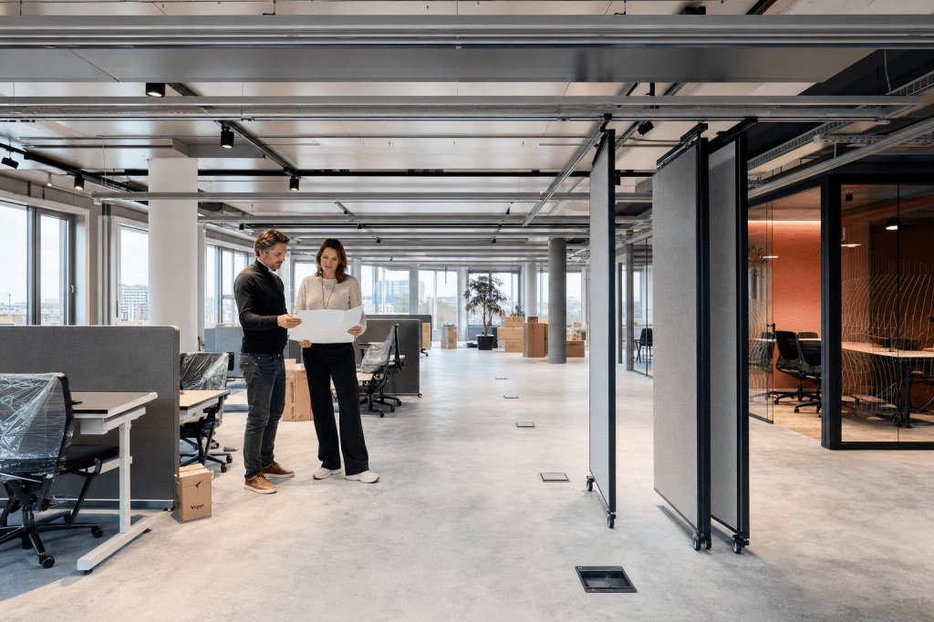 Welke fouten moet je vermijden bij interieurbouw voor een kantoor om flexibiliteit en groei in de toekomst mogelijk te maken?